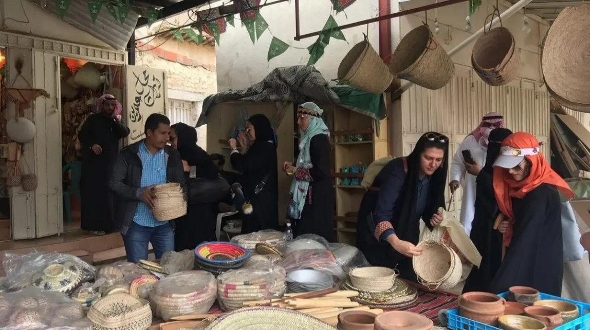 Tuesday Folk Market experience