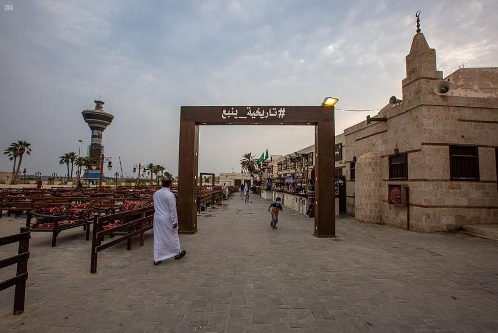 Souq Al Layl experience